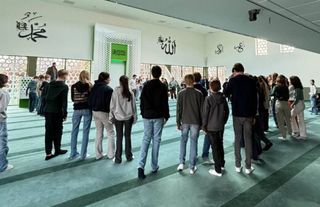 Den Bosch Sint Jans Lyceum öğrencileri Orhan Gazi Camii’ni ziyaret etti