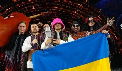Eurovision birincisi Ukraynalı Kaluş Orkestra grubu kupayı İHA satın alınması için sattı