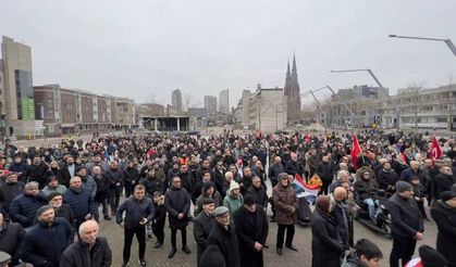 Hollanda’da, Türkiye'deki depremzedeler için anma ve dayanışma günü düzenlendi