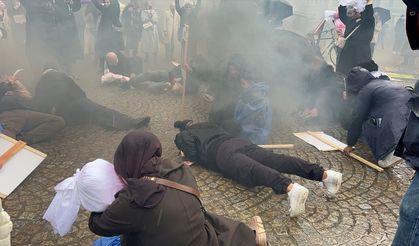 Gazze'deki çocuk ölümleri Amsterdam'da canlandırıldı