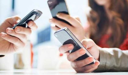 Akıllı telefonlar gözleri bozuyor! İşte uzmanların önerdiği güvenli mesafe