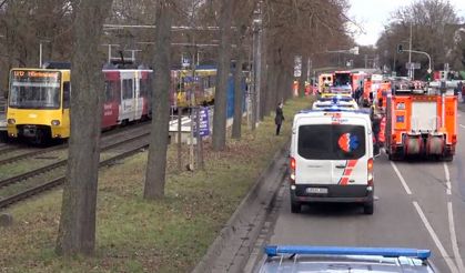 Almanya'da  tramvayın önüne itilen 12 yaşındaki çocuk hayatını kaybetti