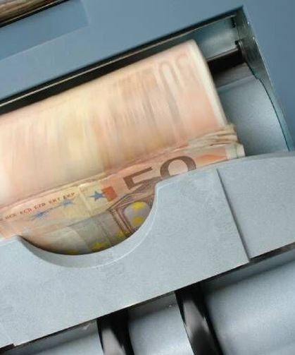 Almanya’da 4 banka çalışanı yaşlı müşterilerin 1,5 milyon eurosunu çaldı