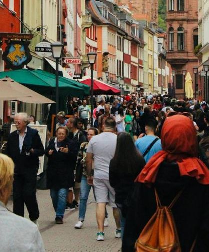 Almanya’da halkın yarısı 1980’lerde yaşamın daha iyi olduğunu düşünüyor