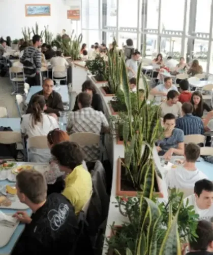 Fransa’da artık tüm öğrenciler 1 euroluk yemek uygulamasından yararlanacak