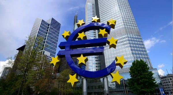Avrupa Merkez Bankası bu ay faizi sabit tuttu, Temmuz'da ise artıracağının sinyalini verdi