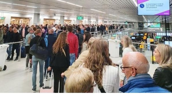 Hollanda’da Schiphol havalimanı, günlük 9 bin daha az yolcu kabul edecek