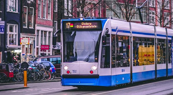Hollanda’da GVB'den Amsterdamlılar için 1 euroluk toplu taşıma kartı imkanı