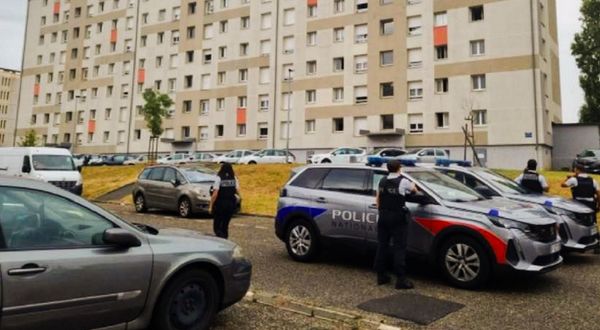 Fransa’da Faslı bir genç elinde babasının kesik kafasıyla yakalandı