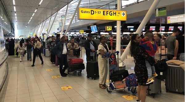 Hollanda'da Schiphol havalimanındaki yoğunluk daha da artacak