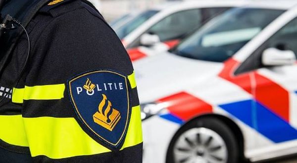 Hollanda’da polis teşkilatında başörtüsü takılabilmesi için öneri sunuldu
