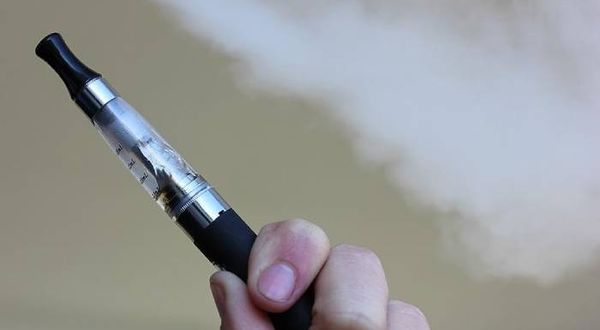 Hollanda’da 2023’den itibaren aromalı e-sigaralara yasak getirildi