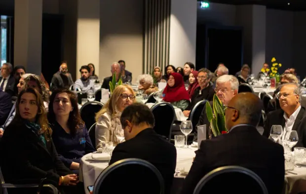 Den Haag’ta farklı inançlar HDV’nin Barış Yemeği’nde aynı sofrada buluştu