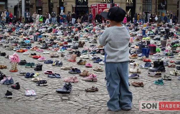 Amsterdam’da Gazze’de hayatını kaybeden binlerce çocuk için anma