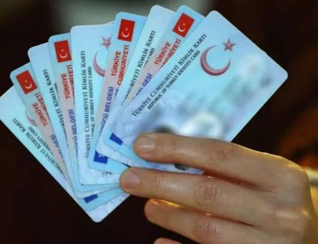 Yeni T.C. kimlik kartını almayan gurbetçiler dikkat! Eski kimlikler ne zamana kadar geçerli?