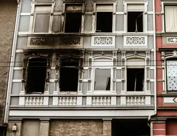 Almanya Solingen'de evi kundaklanan Türk aile yanarak can verdi