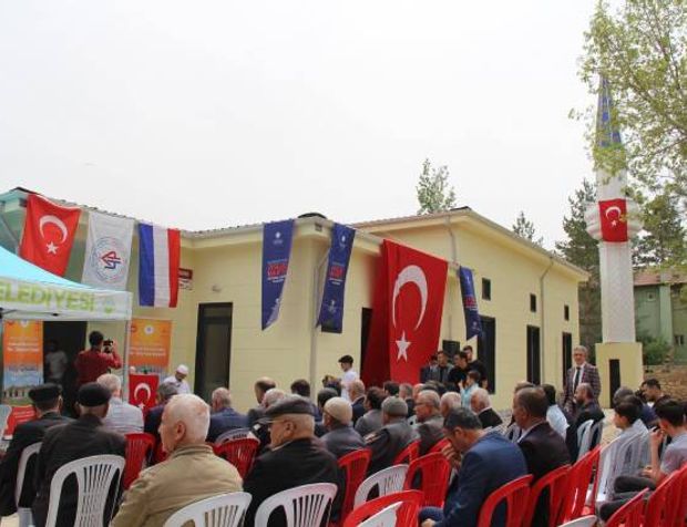 Hollanda Diyanet Vakfı’nın Kahramanmaraş’ta yaptırdığı cami ibadete açıldı