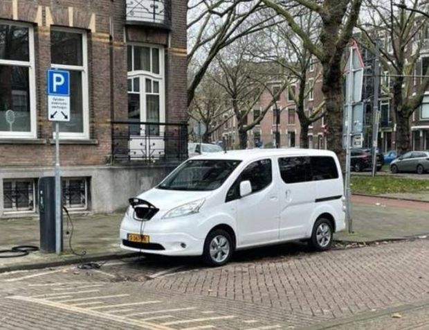 Brabantlı aile Utrecht’te park edilen arabalarını 10 gündür bulamıyor