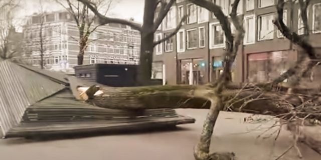 Fırtına nedeniyle Hollanda’da 4, Belçika’da 1 kişi öldü, çok sayıda kişi yaralandı (VIDEO)