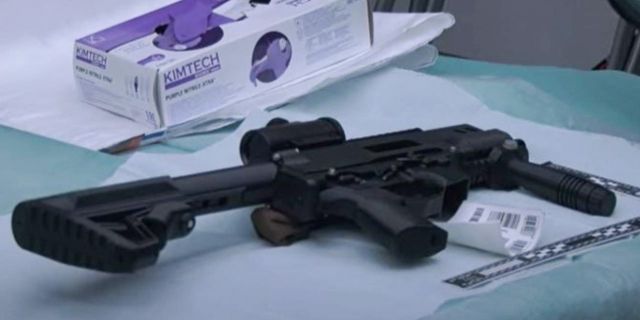 Hollanda’da bir kişi 3D yazıcıyla üretilen yarı otomatik silahla yakalandı (VIDEO)
