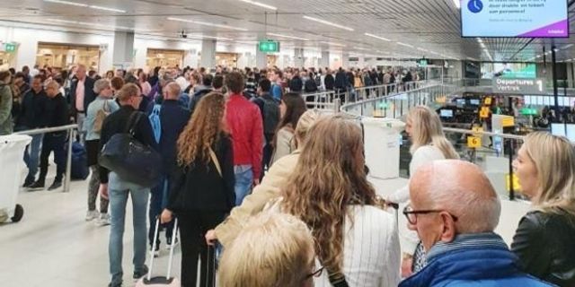Hollanda’da 2 bin 600 yolcu Schiphol havaalanına tazminat talebinde bulundu