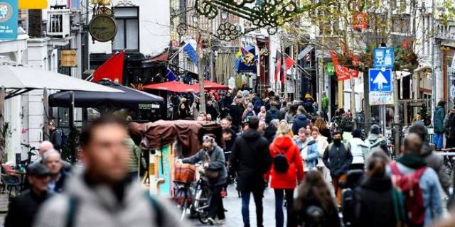 Hollanda’da sosyal ödenek alanların sayısı 2013’den bu yana ilk kez 400 binin altında