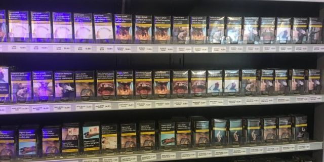 Hollanda ve Belçika otomatlar ve süpermarketlerde sigara satışını yasaklıyor