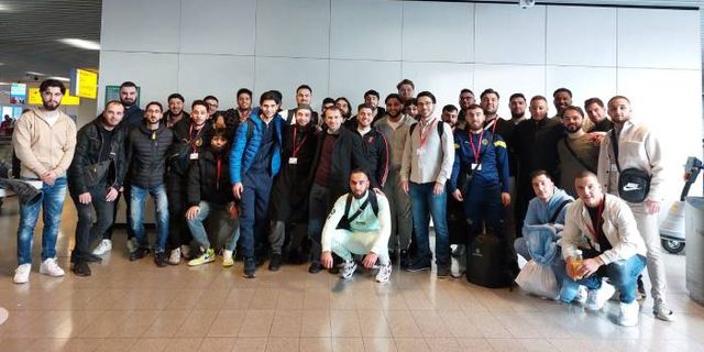 Hollanda’dan 247 genç Umre ziyareti için yola çıktı