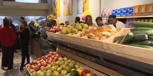Amsterdam’da dar gelirli ailelerin ücretsiz alışveriş yapabileceği süpermarket açıldı