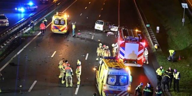 Hollanda’da otobanda ters yönde giden araç kazaya neden oldu: 3 Ölü, 3 yaralı