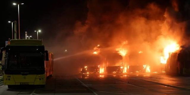 Utrecht otobüs parkında yangın: 13 Araç kül oldu, seferler iptal edildi!