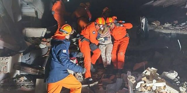 Türkiye'de 12 kişiyi kurtaran Hollanda Kurtarma Ekibi yurda dönüyor