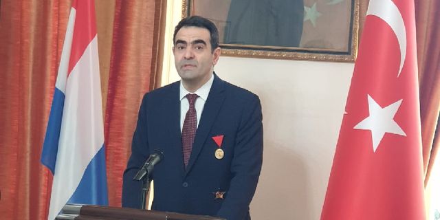 Hollanda'da Çanakkale şehitleri ve depremde hayatını kaybedenler anıldı