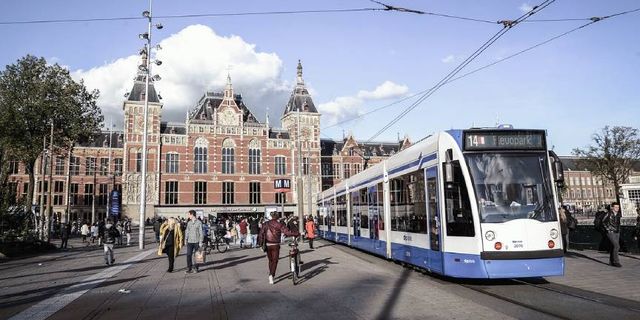 Amsterdam'da düşük gelirli ailelere ücretsiz toplu taşıma bileti