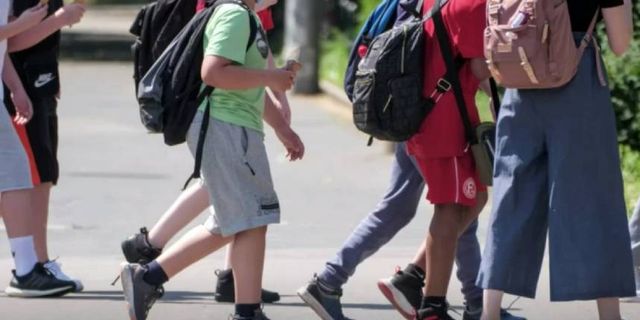 Almanya'da okullarda tek tip kıyafet giyilmesi tartışılıyor