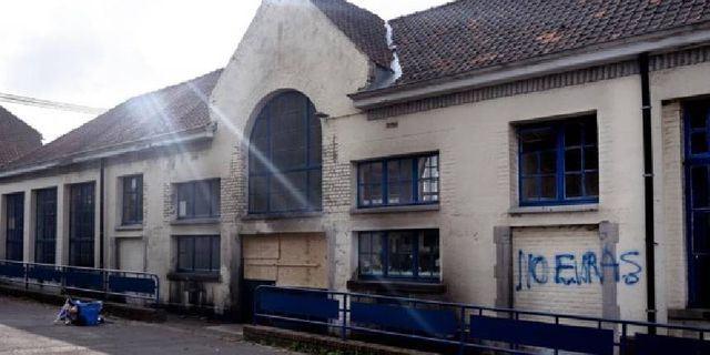 Belçika'da, cinsellik eğitimine tepki gösteren bazı velilerin okulları ateşe verdiği iddia ediliyor