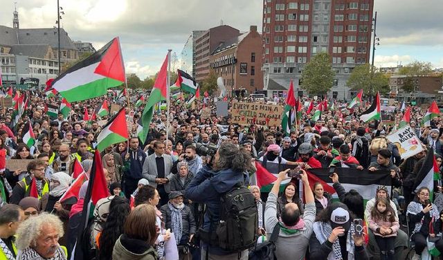 Rotterdam kentinde yaklaşık 10 bin kişi, Filistin'e destek gösterisinde buluştu