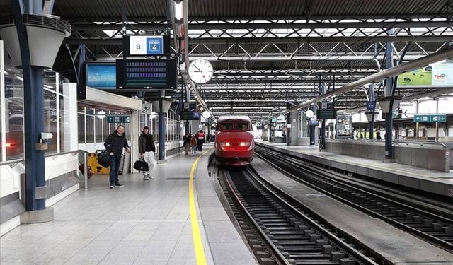 Belçika'da demiryolu grevi: Ulaşımda büyük aksamalar yaşanıyor