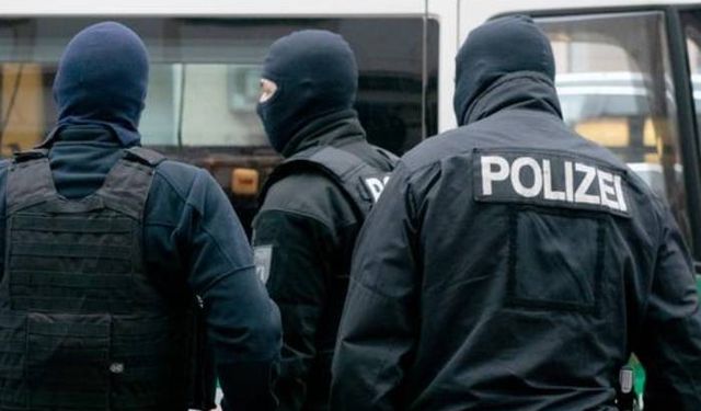 Almanya’da polis 7 eyaletteki 54 cami derneğine baskın düzenledi
