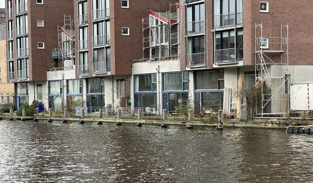 Hollanda’nın bazı bölgelerinde cadde ve işyerlerini su bastı