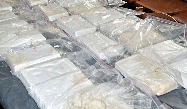 Belçika’da Eğitim Bakanlığı’nda bulunan 50 paket kokainle ilgili 6 kişi tutuklandı