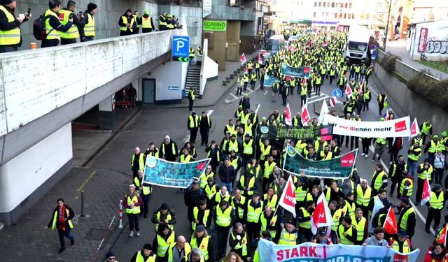 Almanya genelinde toplu taşımada grev! Ulaşım duracak