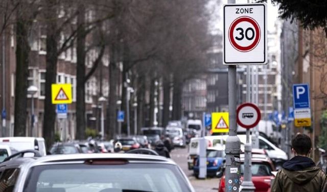 Amsterdam'da 30 km/h hız sınırını denetleyecek radarlar kullanıma girdi