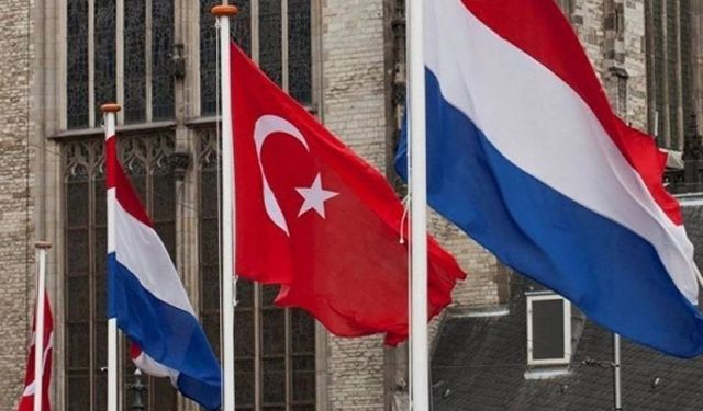 Hollanda'da Türk vatandaşlarına süresiz oturum için uyum sınavı şartı geliyor!