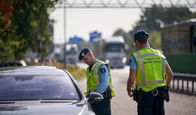 Hollanda 9 Aralık’ta sınır kontrollerine başlıyor