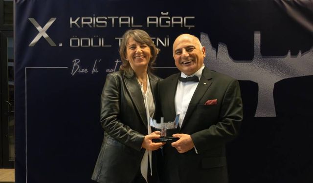 Kristal Ağaç ödülleri sahiplerini buldu: Yılın girişimci ödülü Nilşen İnşaat’a verildi