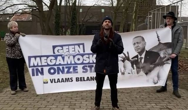 Belçika'nın Gent şehrinde Aşırı Sağ Parti tarafından mega cami inşaatına protesto