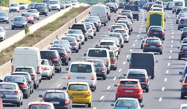 Almanya otoyollarında hafta sonu tatil yoğunluğu uyarısı
