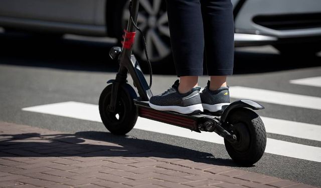 Hollanda’da elektrikli scooterlar için plaka zorunluluğu başladı