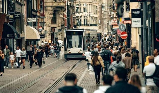 Amsterdam’da 4–11 yaş arası çocuklara ücretsiz toplu taşıma uygulaması başlıyor